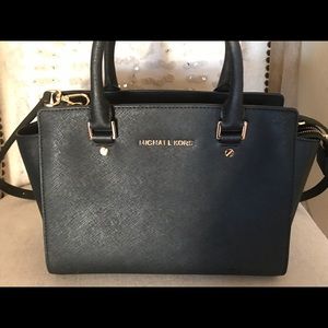 Michael kors crossbody purse